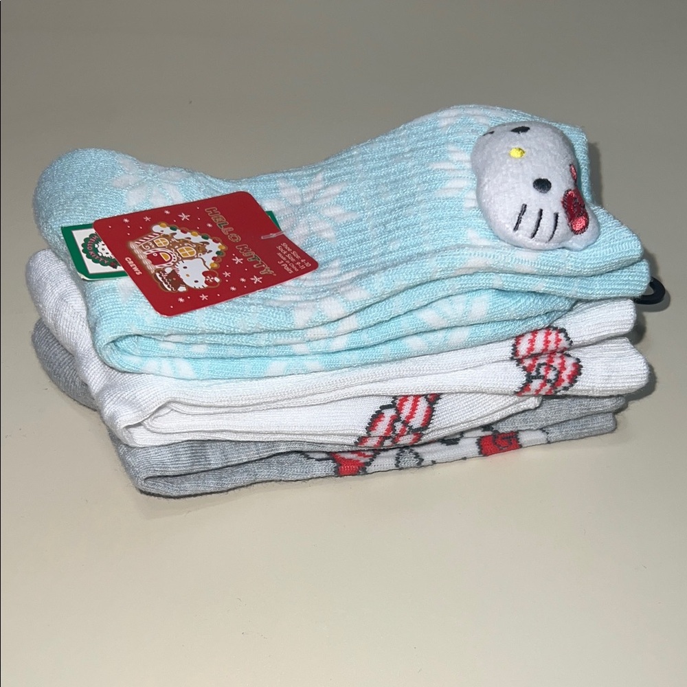 Hello Kitty Women’s 3 Pairs Crew Socks - Xmas Theme, Shoe sz 4-10, Sock Sz 9-11